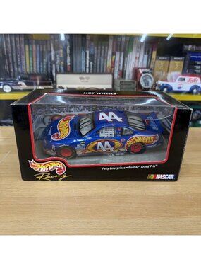 Kyle Petty Hot Wheels NASCAR Diecast Pro Racing Collectible Car #44  1:24 Scale